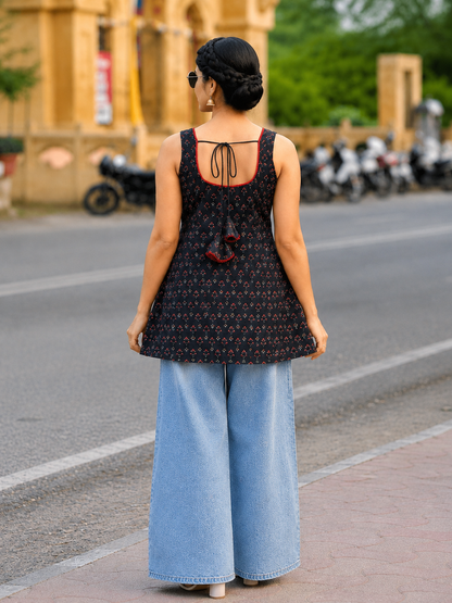 Midnight Bloom Printed Kurti 🌸🖤