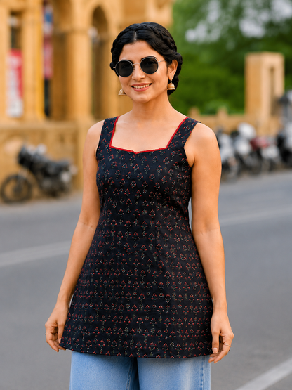 Midnight Bloom Printed Kurti 🌸🖤
