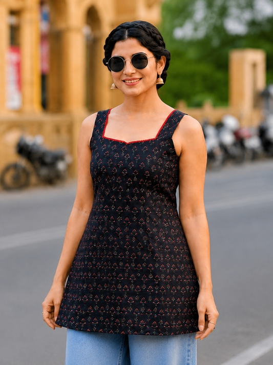 Midnight Bloom Printed Kurti 🌸🖤