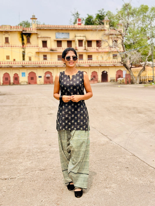 Noir Print Straight Kurti