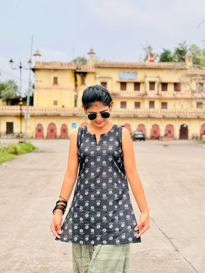 Noir Print Straight Kurti