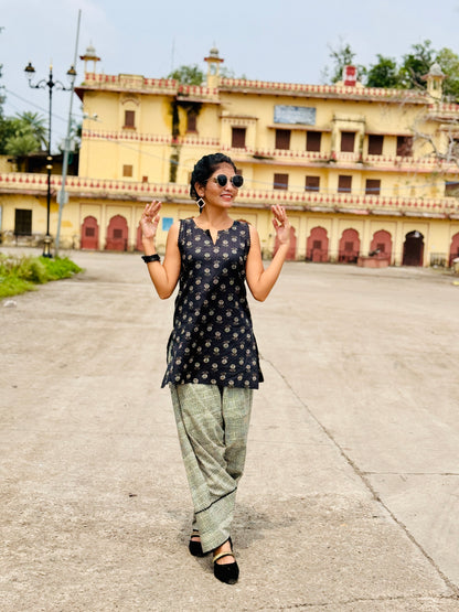 Noir Print Straight Kurti