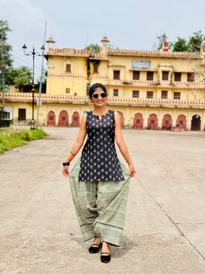 Noir Print Straight Kurti