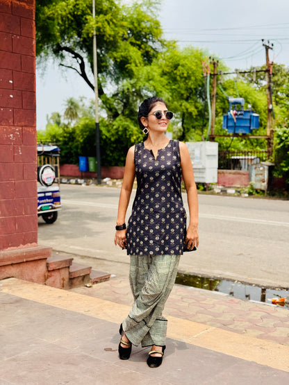 Noir Print Straight Kurti