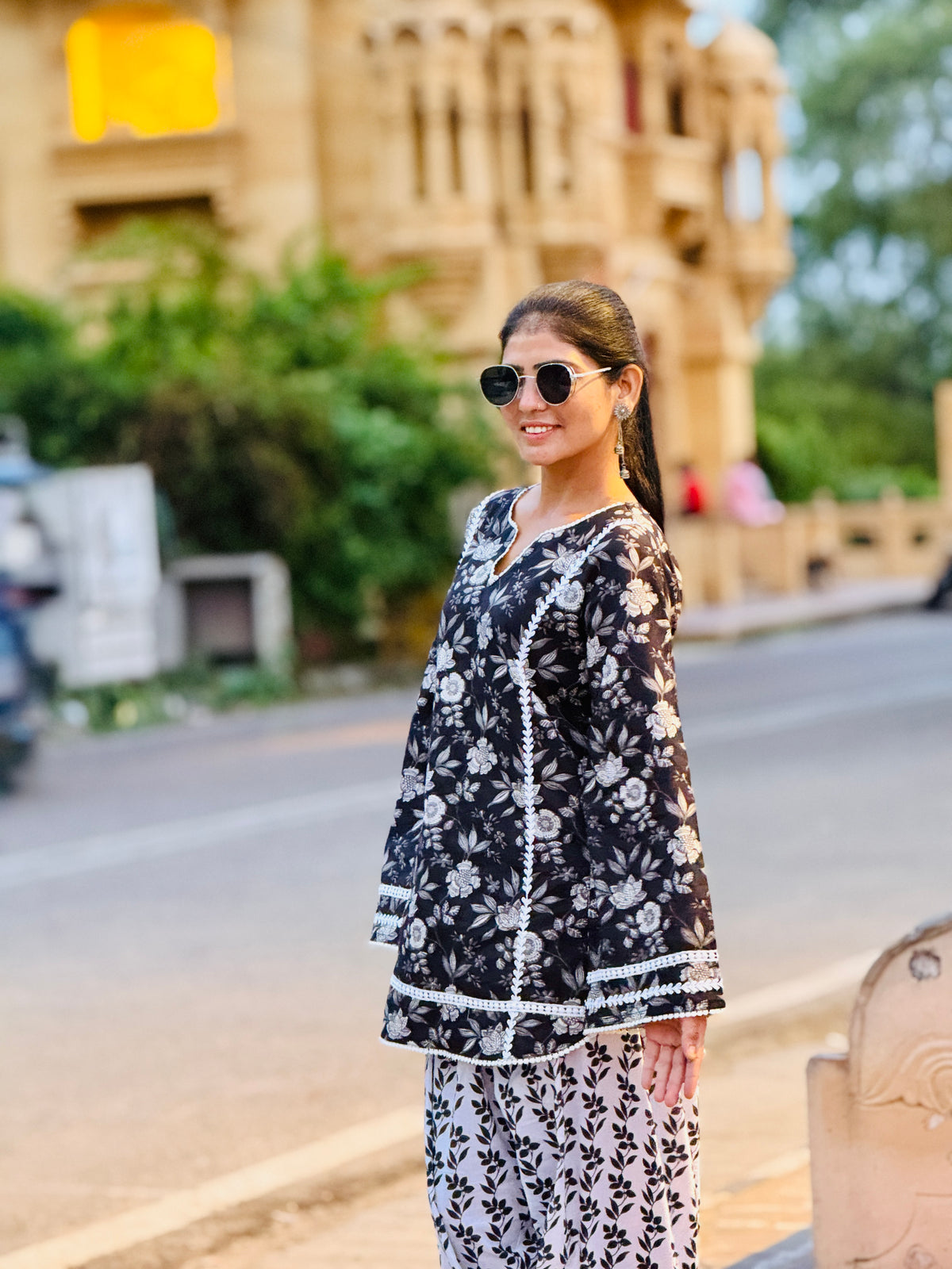 Noor Noir Floral Set
